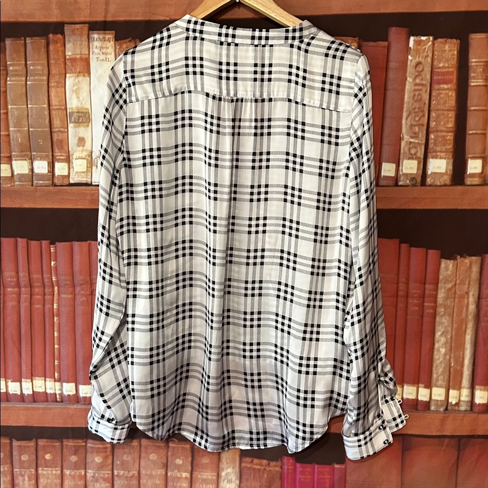 WHBM White House Black Market Nova Plaid Surplice Blouse Size 12 - Picture 5 of 6